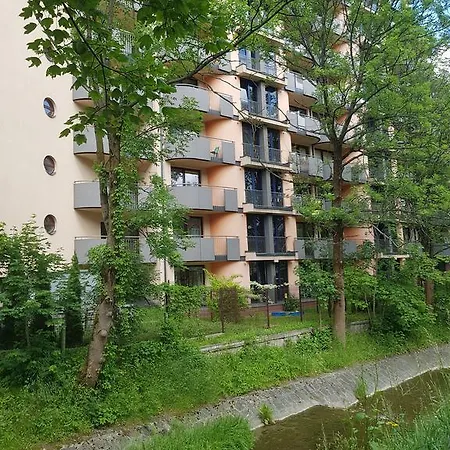 Aba Pilsudskiego 41 *